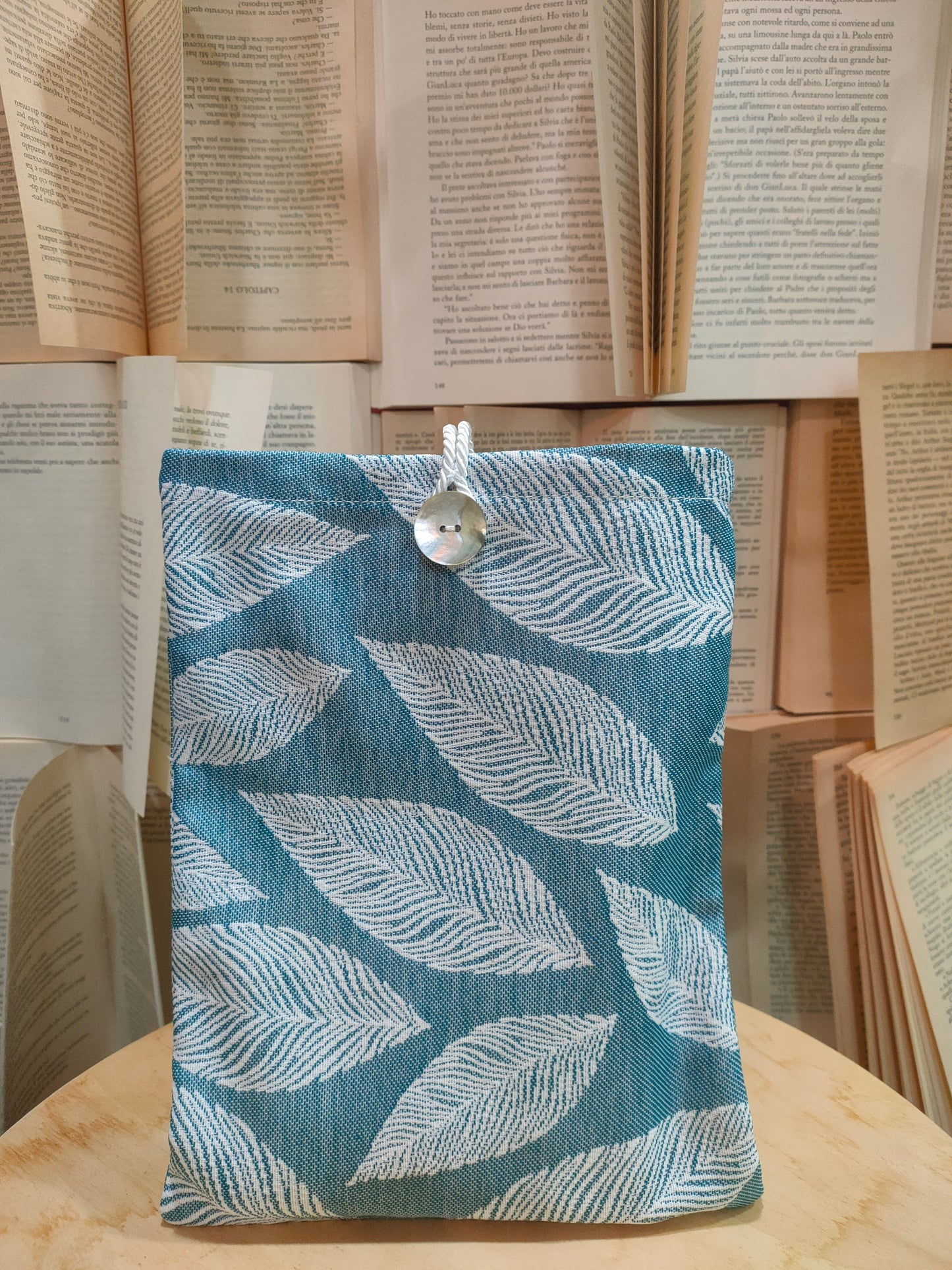 TASCA PORTA LIBRO AZZURRA CON FOGLIE